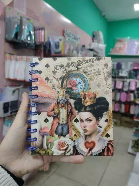 Cuaderno A6 Tapa Dura rayado-Alicia- Reina Roja- Norpac