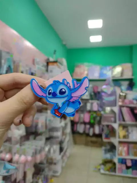 Broche con luces- Stitch Cupido