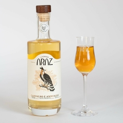 Kit Cachaça Tradicional 700 mL + Taça Grappa - A Degustação Completa em Suas Mãos
