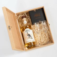 Kit Presente 2 - Caixa + Garrafa + Taças Cristal + Miniaturas