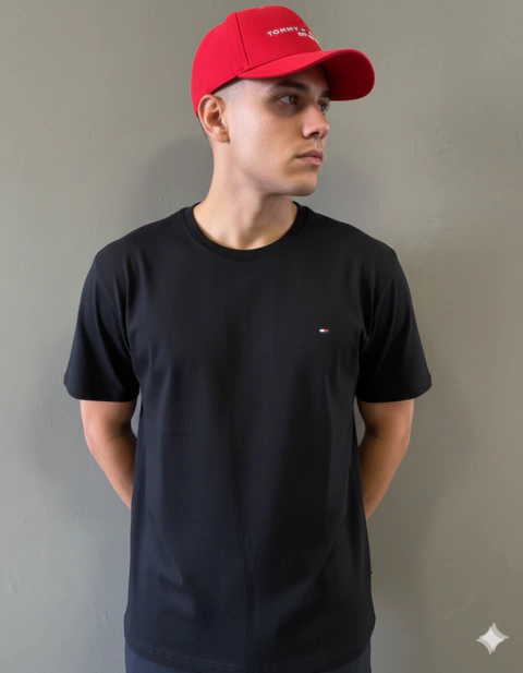 Camiseta Tommy H. Clássica Bordado - Preta - comprar online