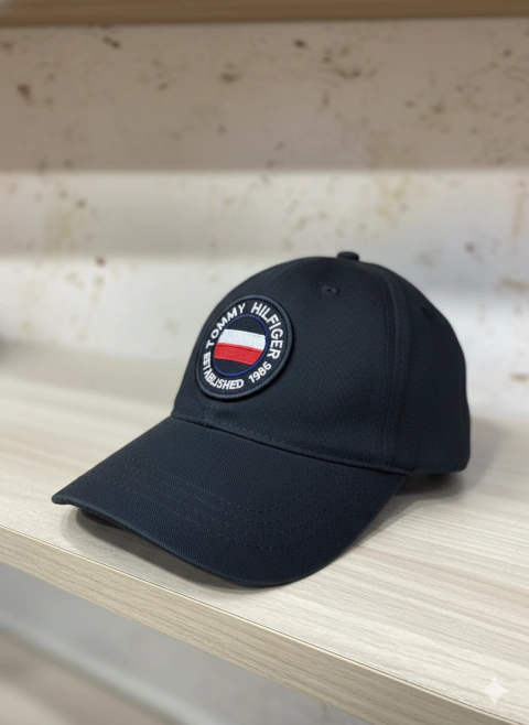 Boné T.H Dad Hat Círculo Bordado - Preto .
