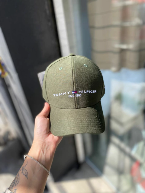 Boné T.H Fecho Strapback Aba Curva - Verde Musgo