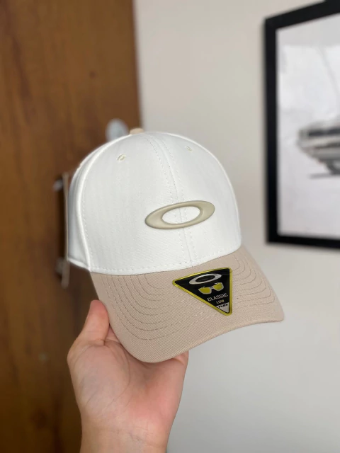 Boné Okl T1ncan Fechado - Creme