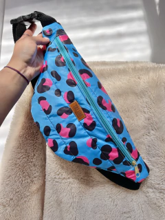 Maxi riñonera animal print turquesa