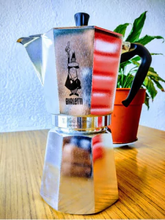 Cafetera Bialetti Moka Express 12 Tazas Aluminio Italianana - Almacen Cafetero