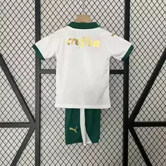 conjunto-infantil-palmeiras-away-2024-torcedor-masculino-crefisa-puma-verde-branco-branca-brasileirão-gola-polo-5.webp