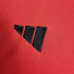 conjunto-infantil-flamengo-treino-vermelho-vermelha-adidas-torcedor-masculino-2023-2024-gola-v-4.webp