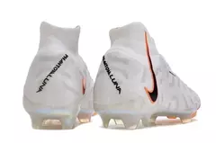 chuteira-nike-campo-branco-branca-laranja-mercurial-adidas-puma-new-balance-cravo-botinha-phantom-elite-3.webp