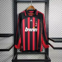 camisa-milan-retrô-manga-longa-listrada-vermelho-preto-preta-2006-2007-torcedor-adidas-masculina-bwin-kaká-ronaldinho-gola-polo-1.webp