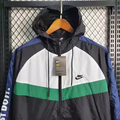 Corta Vento Nike Masculino - Preto e Branco - comprar online