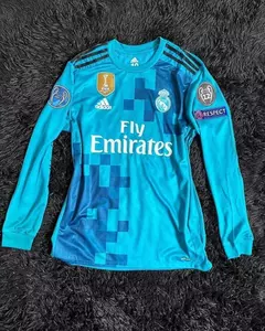 camisa-real-madrid-retrô-manga-longa-verde-torcedor-cr7-cristiano-ronaldo-adidas-2017-2018-campeão-fly-emirates-gola-redonda-1.webp