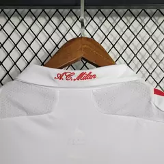 camisa-ac-milan-retrô-2007-2008-branco-branca-bwin-adidas-champions-league-kaká-torcedor-gola-polo-4.webp