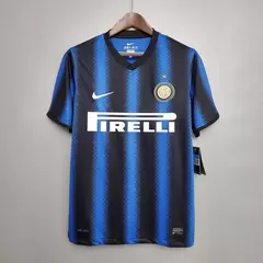 camisa-inter-milão-retrô-listrada-azul-preto-preta-away-torcedor-2010-2011-champions-league-itália-irelli-nike-adriano-imperador-gola-redonda-1.webp