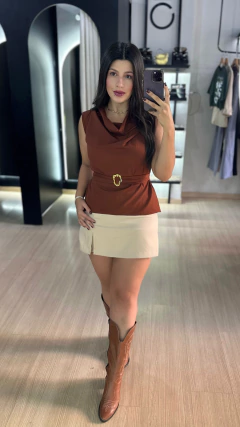 Blusa com faixa fivela orgânica