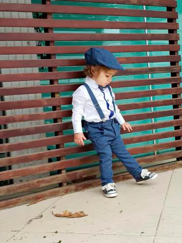 Conjunto Camisa Social ou Body Branca Austrália Calça Social Boina Gravata Borboleta e Suspensório Grisáceo Escuro Europa Índigo Trend