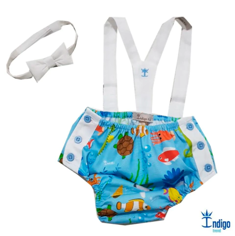 Kit Tapa Fraldas Smash The Cake Azul e Branco Fundo do Mar Tailândia Gravata Borboleta e Suspensório Branco Índigo Trend