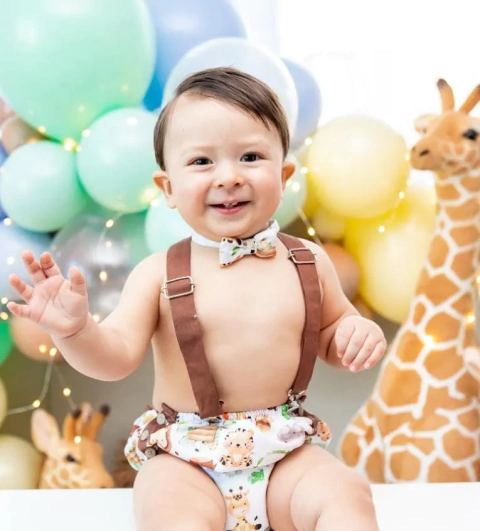 Kit Tapa Fraldas Smash The Cake Baby Safári Marrom Gravata Borboleta Baby Safári e Suspensório Marrom Índigo Trend