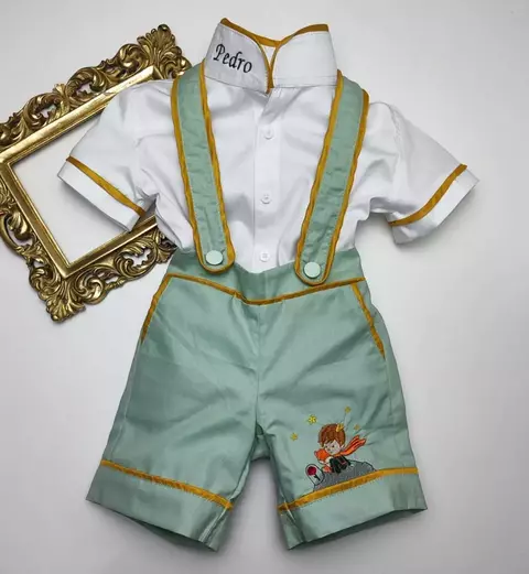 Conjunto Camisa ou Body Branca Detalhes Dourado Príncipe Personalizada Nome Bordado Bermuda ou Calça Verde Cidreira Bordada com Suspensório Príncipe Índigo Trend - comprar online