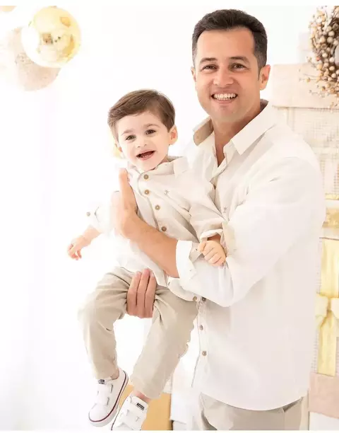 Kit Pai e Filho Camisa Social ou Body Marfim Grécia e Calça Bege Esporte Fino Índigo Trend