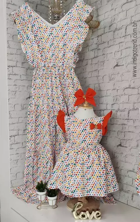 Kit Mãe e Filha Vestido Adulto Rainha Vestido Princesa Com Manga Asa Delta Jamaica e Laço Laranja Índigo Trend