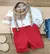 Conjunto Camisa Social ou Body Branca Burb Bermuda Esporte Fino Vermelho Babador ou Bandana e Suspensório Xadrez Veneza Burb Índigo Trend