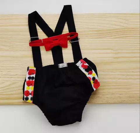 Kit Tapa Fraldas Smash The Cake Preto Mouse Gravata Borboleta Vermelha e Suspensório Preto Índigo Trend