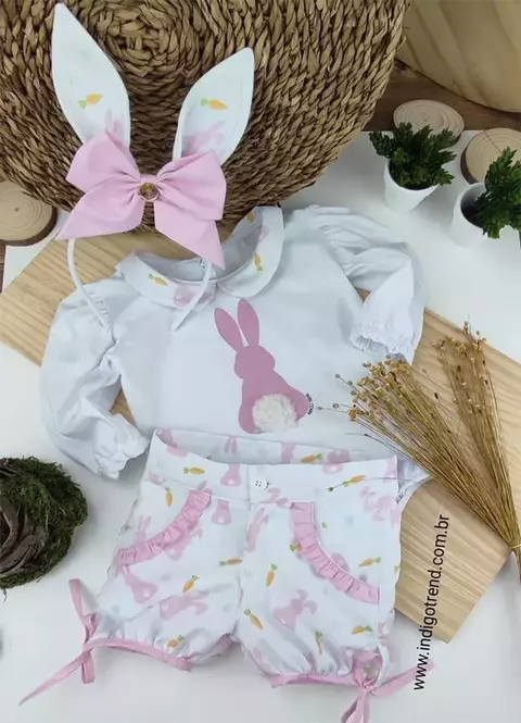 Conjunto Bata ou Body Menina e Bermuda Esporte Fino Coelho Colors Rosa Tiara Orelha e Laço Coelho Colors Rosa Índigo Trend