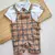 Conjunto Camisa Polo ou Body Branca Burb e Jardineira Xadrez Veneza Burb Índigo Trend
