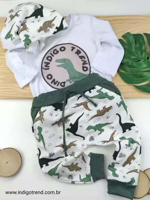 Conjunto Camiseta ou Body T-Shirt Branca Dino Épico Pijama Calça Saruel e Touca Dino Épico Moletinho Índigo Trend