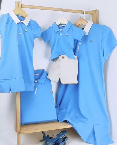 Kit Família Pai Mãe e Filhos Vestido e Camisa Polo ou Body Azul Turquesa e Bermuda Bege Esporte Fino Índigo Trend