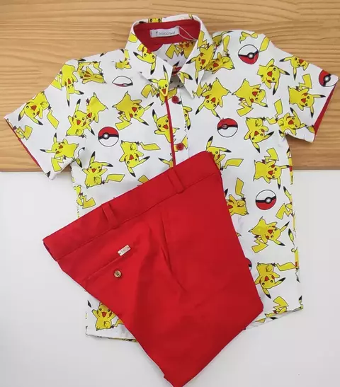 Conjunto Camisa Social ou Body Pokémon Pikachu e Bermuda Vermelha Esporte Fino Índigo Trend