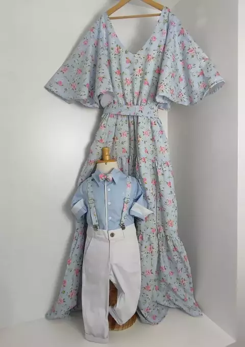 Kit Mãe e Filho Camisa Social ou Body Azul Bebê Finlândia Lisa Calça Esporte Fino Branca Gravata Borboleta e Suspensório Catherine Floral e Vestido Adulto Rainha Catherine Floral Índigo Trend