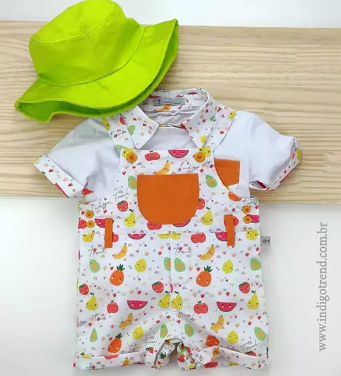 Conjunto Camiseta ou Body T-Shirt 2 em 1 Summer e Jardineira Branca Frutinhas e Chapéu Australiano Verde Limão Índigo Trend
