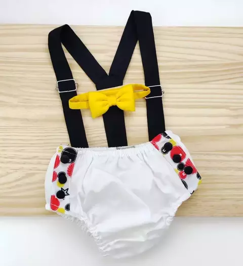 Kit Tapa Fraldas Smash The Cake Branca Mouse Gravata Borboleta Amarelo Gema e Suspensório Preto Índigo Trend