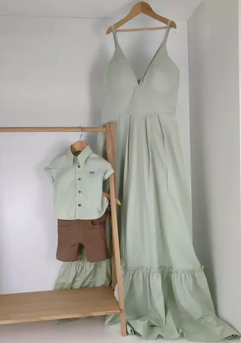 Kit Mãe e Filho Vestido Alcinha Charlotte Camisa Social ou Body Verde Claro Cidreira e Bermuda Casual Caramelo Índigo Trend