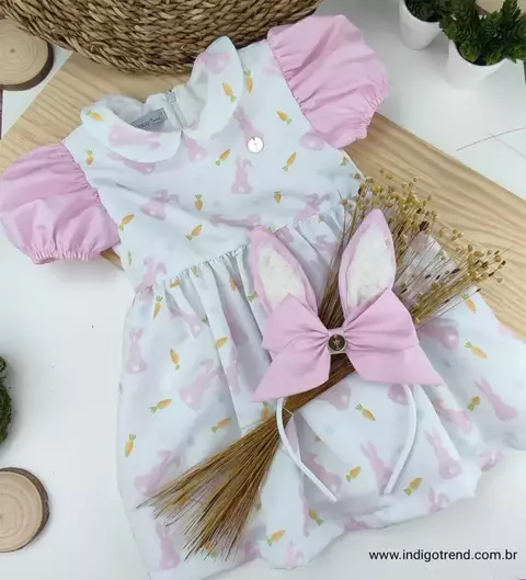Kit Vestido Princesa Com Manga Bufante e Tiara Orelha Rosa Coelho Colors e Laço Rosa Bebê Índigo Trend