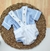 Conjunto Bata ou Body Gola Careca França Azul Bebê e Macacão Romper Branco Ninho Páscoa Coelho Bordado Bosque Índigo Trend - Índigo Trend