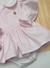 Kit Vestido Princesa Com Manga Bufante Rosa Bebê Nome Bordado Personalizado e Laço Rosa Bebê Índigo Trend - Índigo Trend