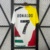 Camisa Especial Todos os Times de Cristiano Ronaldo 2025 - Versão Torcedor Masculino com nome "RONALDO 7" exposta em uma grade.