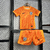 Kit Infantil Inglaterra Goleiro 24/25 - Versão Torcedor Unissex - Nike - Laranja - PW Sports - Loja de Artigos Esportivos