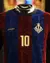 Camisa Legends of Barcelona "La Pulga 10" 2024/2025 - Versão Torcedor Masculino - Comma - Azul e Grená - PW Sports - Loja de Artigos Esportivos