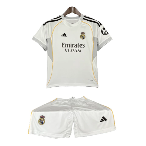 Kit Infantil Real Madrid Home 2025/26 - Versão Torcedor Unissex - Adidas - Camisa e Shorts Branco - comprar online