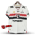 Camisa branca do São Paulo FC Home 2025/2026 com todos os patrocinadores para torcedores, com detalhes em vermelho e preto, e logotipos de patrocinadores.