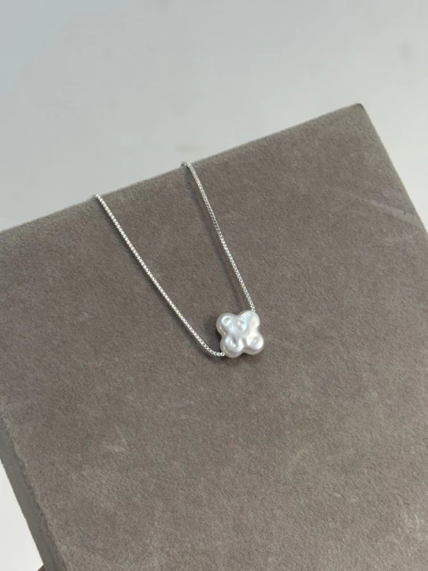 Colar trevo branco - comprar online