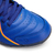 Botines Joma Dribling Hombre en color azul con detalles en amarillo y rojo, enfoque en la parte superior y los cordones.