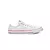 Zapatillas Converse Chuck Taylor All Star Core Unisex de color blanco con detalles en rojo y azul.