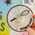 Sticker Batiendo Soy Bomba Fondo Holografico 6.5 Cm - LA BOTICA