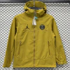 CAMPERA PSG JORDAN BEIGE 25/26 ROMPEVIENTO