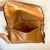 Bolsa Carteiro e Tamanho Ajustável com Zíper (Couro Natural) - Via Curtume